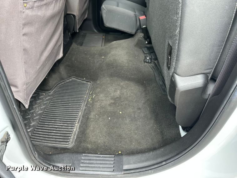 image for item DP8899 2015 Chevrolet Silverado 2500HD Double Cab pickup truck