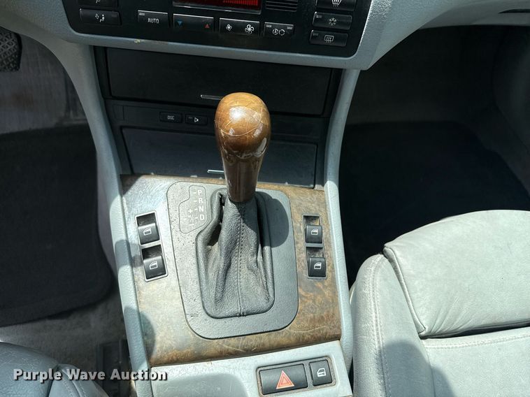 image for item DS3808 2001 BMW 330Ci 