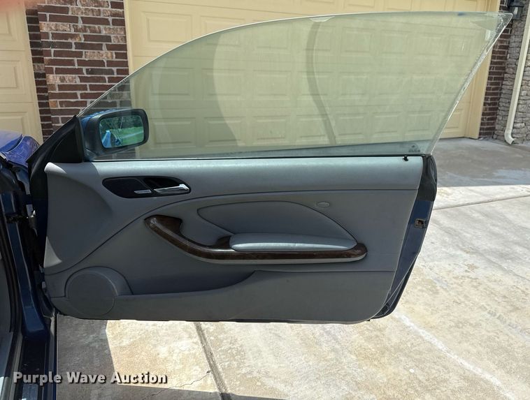 image for item DS3808 2001 BMW 330Ci 