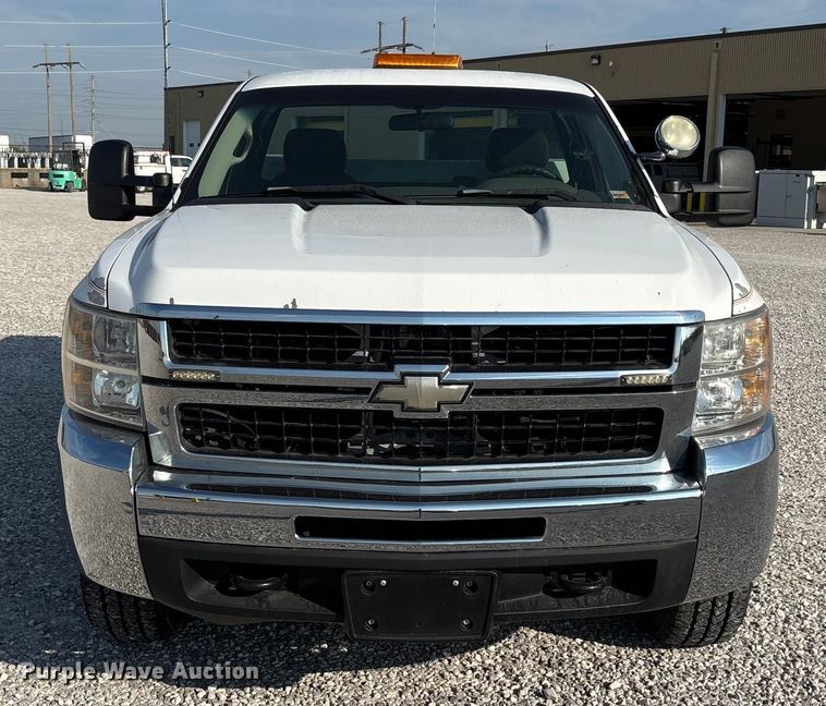 image for item DU1373 2010 Chevrolet Silverado 2500HD utility bed pickup truck