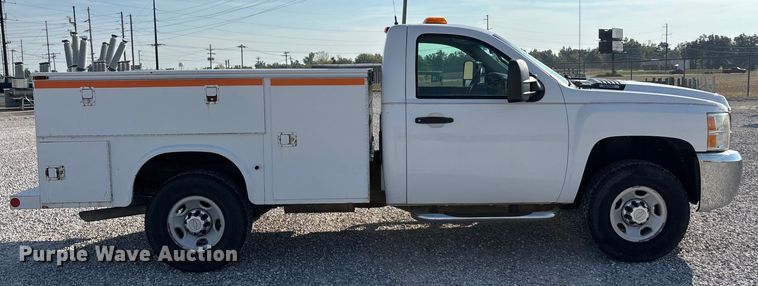 image for item DU1373 2010 Chevrolet Silverado 2500HD utility bed pickup truck