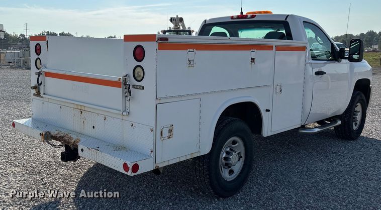 image for item DU1373 2010 Chevrolet Silverado 2500HD utility bed pickup truck