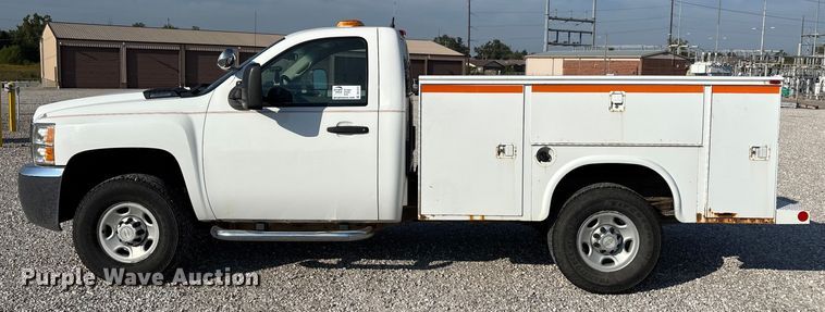 image for item DU1373 2010 Chevrolet Silverado 2500HD utility bed pickup truck