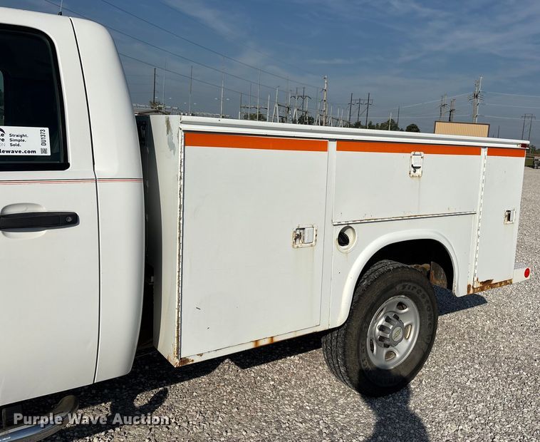 image for item DU1373 2010 Chevrolet Silverado 2500HD utility bed pickup truck