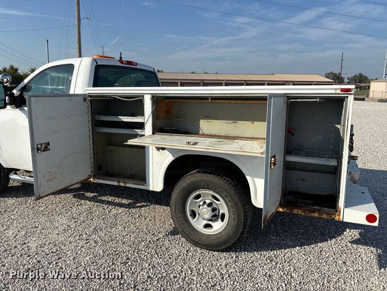 image for item DU1373 2010 Chevrolet Silverado 2500HD utility bed pickup truck