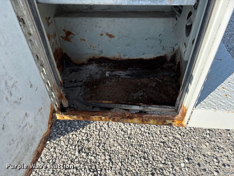 image for item DU1373 2010 Chevrolet Silverado 2500HD utility bed pickup truck