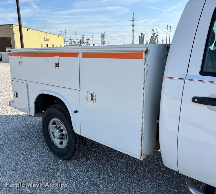 image for item DU1373 2010 Chevrolet Silverado 2500HD utility bed pickup truck