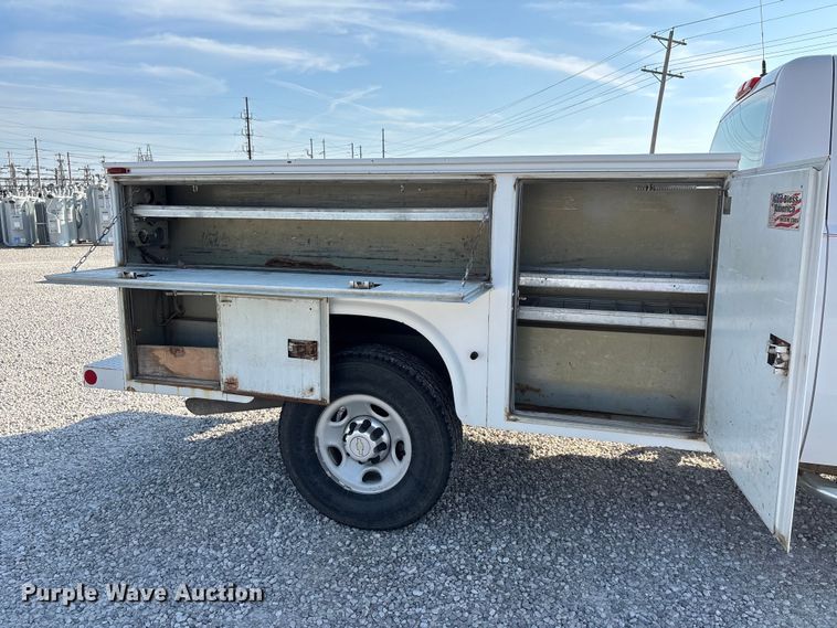 image for item DU1373 2010 Chevrolet Silverado 2500HD utility bed pickup truck