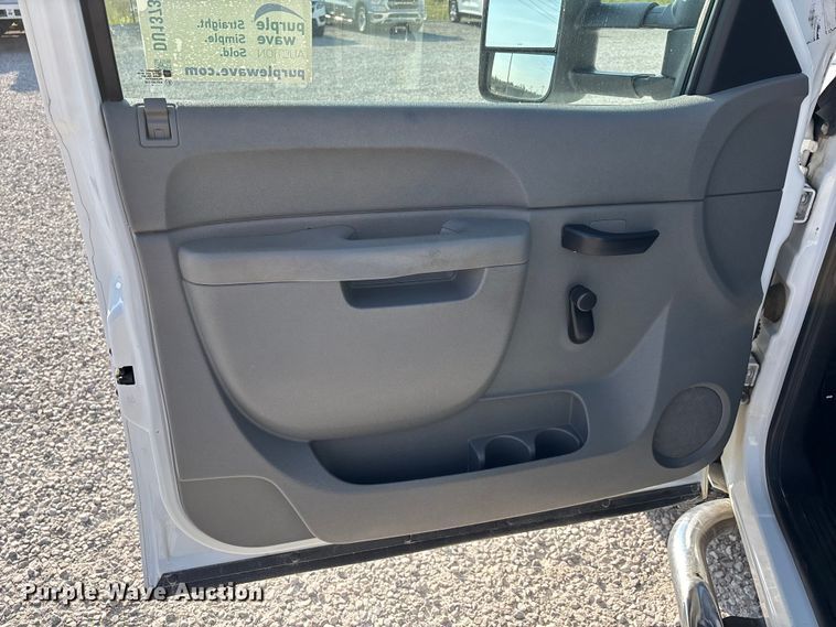 image for item DU1373 2010 Chevrolet Silverado 2500HD utility bed pickup truck