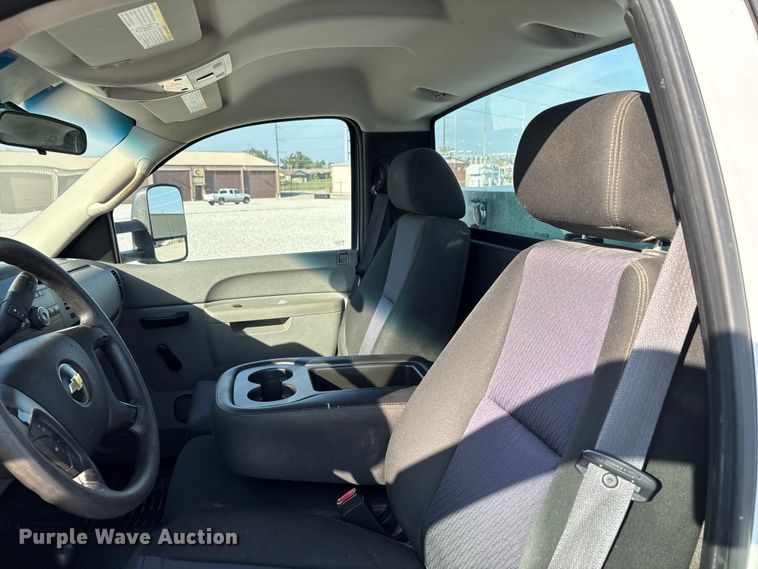 image for item DU1373 2010 Chevrolet Silverado 2500HD utility bed pickup truck