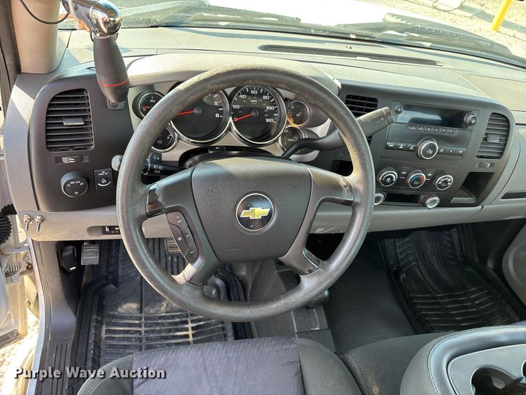 image for item DU1373 2010 Chevrolet Silverado 2500HD utility bed pickup truck