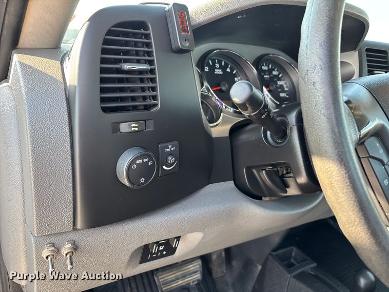 image for item DU1373 2010 Chevrolet Silverado 2500HD utility bed pickup truck