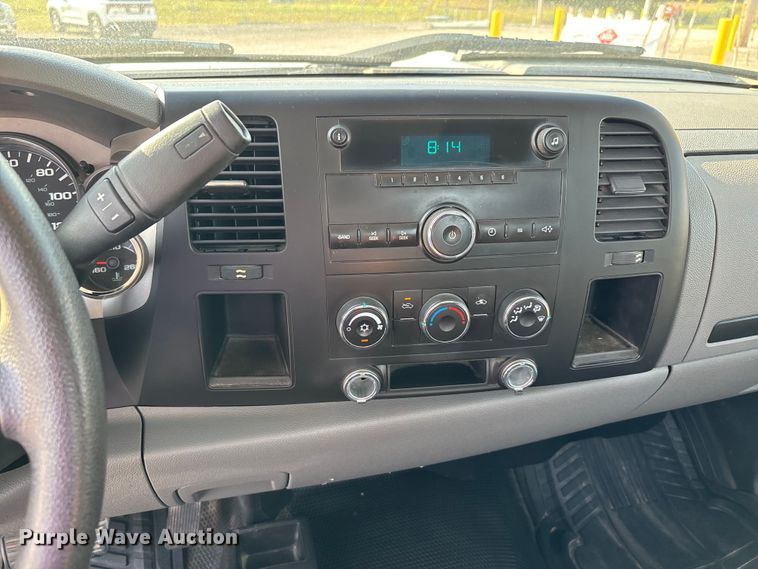 image for item DU1373 2010 Chevrolet Silverado 2500HD utility bed pickup truck