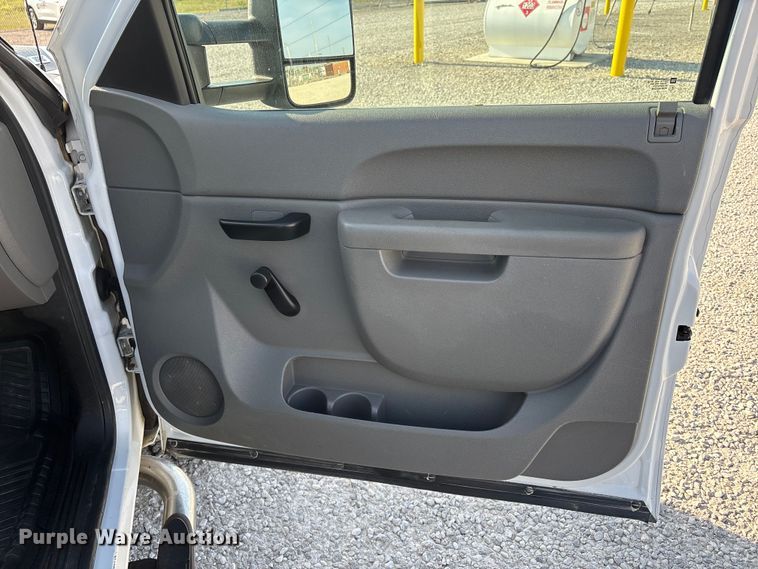 image for item DU1373 2010 Chevrolet Silverado 2500HD utility bed pickup truck