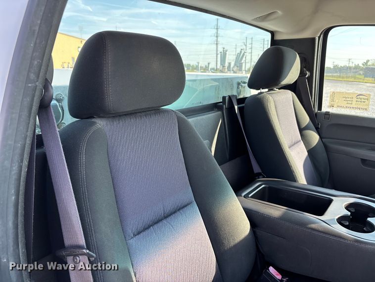 image for item DU1373 2010 Chevrolet Silverado 2500HD utility bed pickup truck