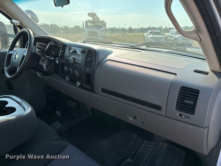 image for item DU1373 2010 Chevrolet Silverado 2500HD utility bed pickup truck