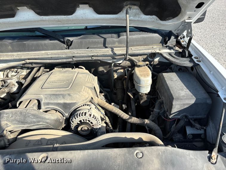 image for item DU1373 2010 Chevrolet Silverado 2500HD utility bed pickup truck