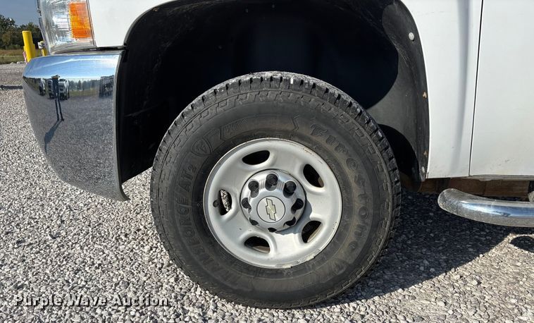 image for item DU1373 2010 Chevrolet Silverado 2500HD utility bed pickup truck