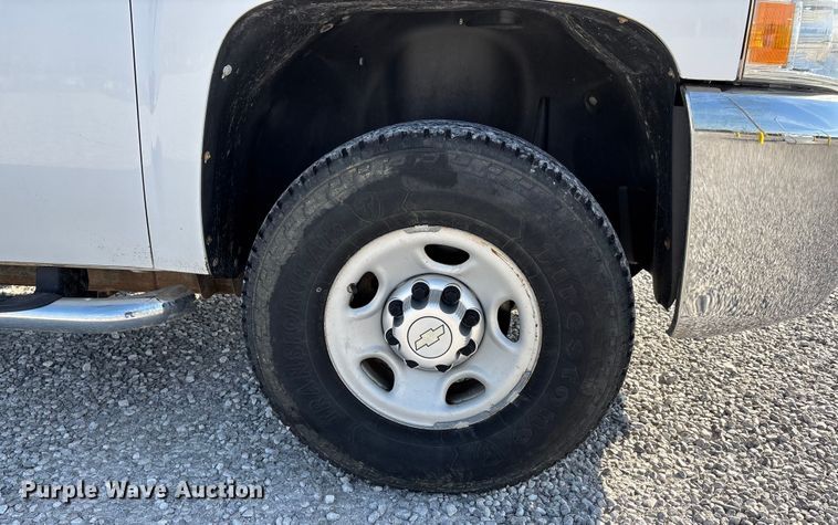 image for item DU1373 2010 Chevrolet Silverado 2500HD utility bed pickup truck