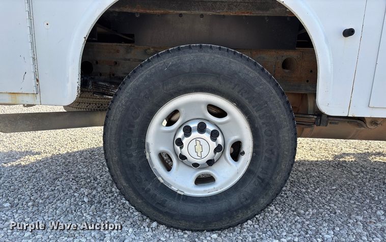 image for item DU1373 2010 Chevrolet Silverado 2500HD utility bed pickup truck