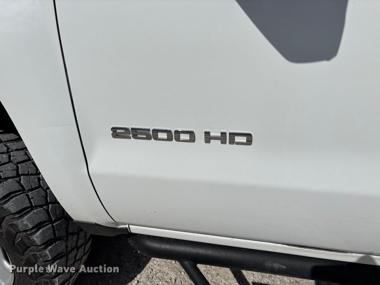 image for item DU1394 2015 Chevrolet Silverado 2500HD Crew Cab pickup truck