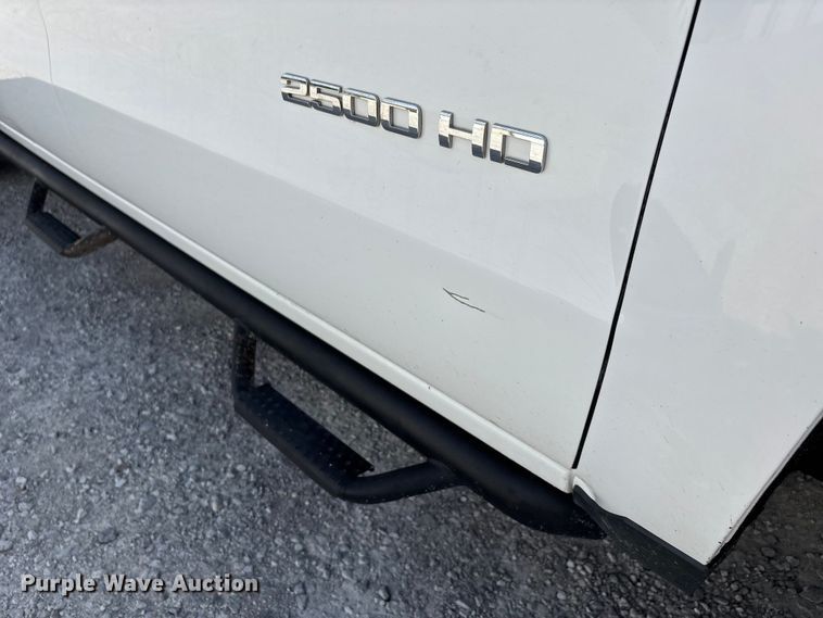 image for item DU1394 2015 Chevrolet Silverado 2500HD Crew Cab pickup truck