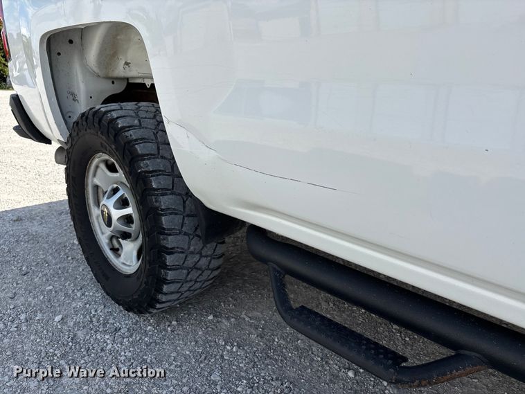 image for item DU1394 2015 Chevrolet Silverado 2500HD Crew Cab pickup truck