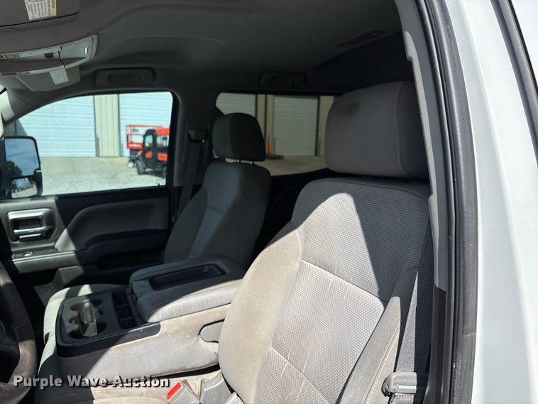 image for item DU1394 2015 Chevrolet Silverado 2500HD Crew Cab pickup truck