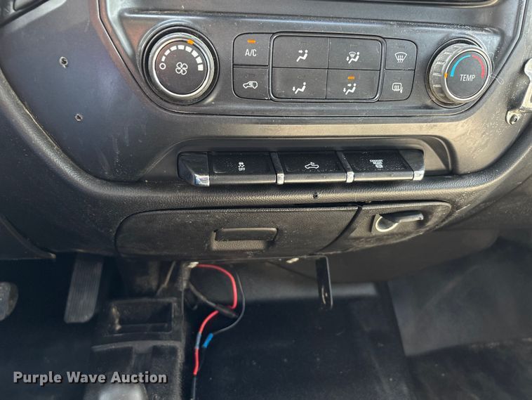 image for item DU1394 2015 Chevrolet Silverado 2500HD Crew Cab pickup truck