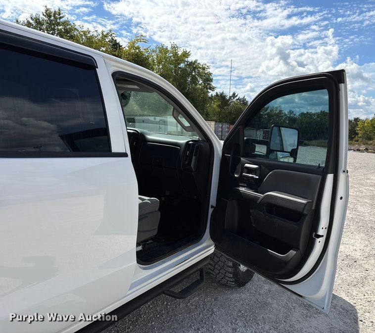 image for item DU1394 2015 Chevrolet Silverado 2500HD Crew Cab pickup truck