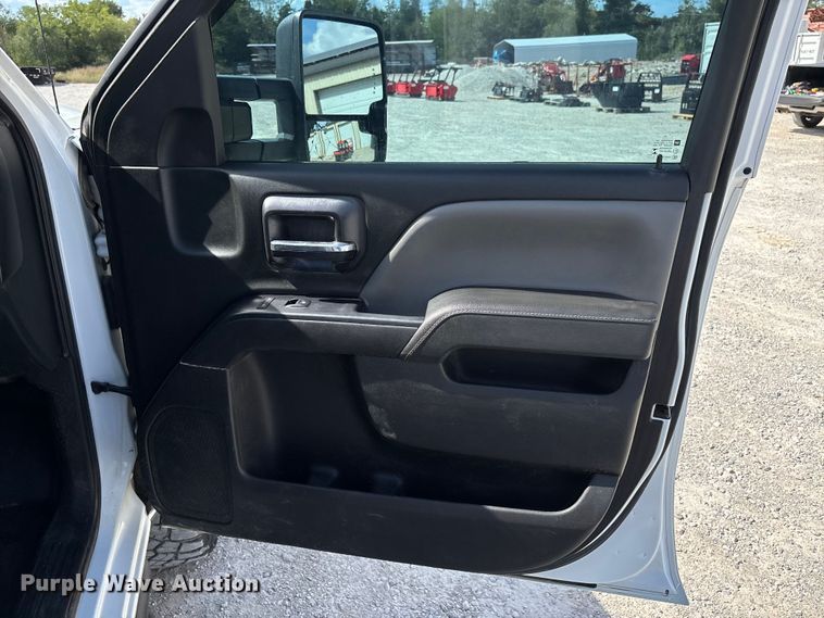 image for item DU1394 2015 Chevrolet Silverado 2500HD Crew Cab pickup truck