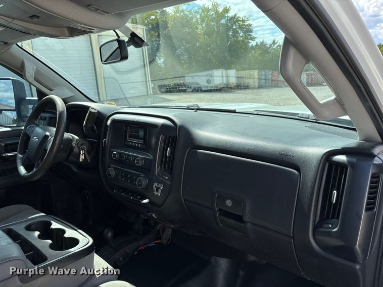 image for item DU1394 2015 Chevrolet Silverado 2500HD Crew Cab pickup truck