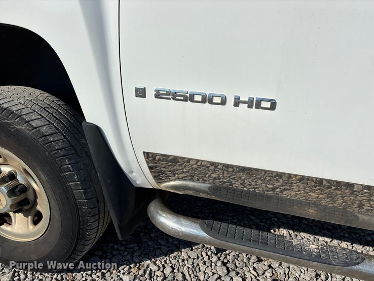 image for item DU1423 2008 Chevrolet Silverado 2500HD Crew Cab pickup truck