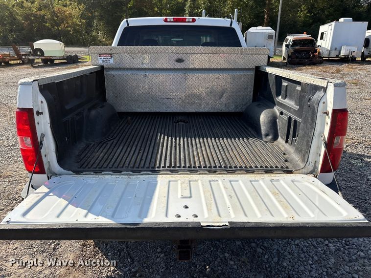 image for item DU1423 2008 Chevrolet Silverado 2500HD Crew Cab pickup truck