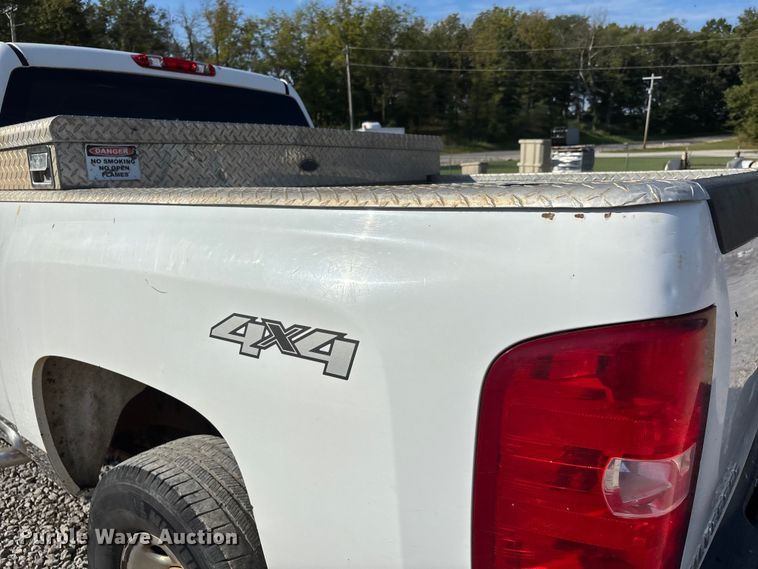 image for item DU1423 2008 Chevrolet Silverado 2500HD Crew Cab pickup truck