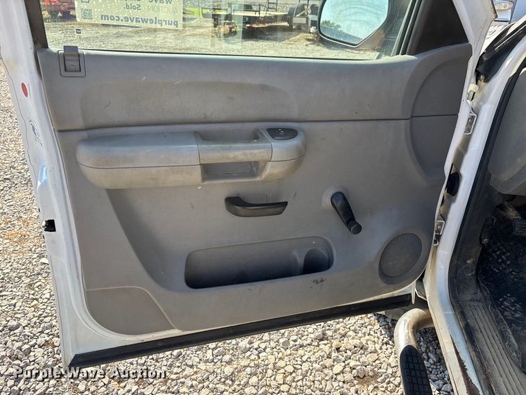 image for item DU1423 2008 Chevrolet Silverado 2500HD Crew Cab pickup truck