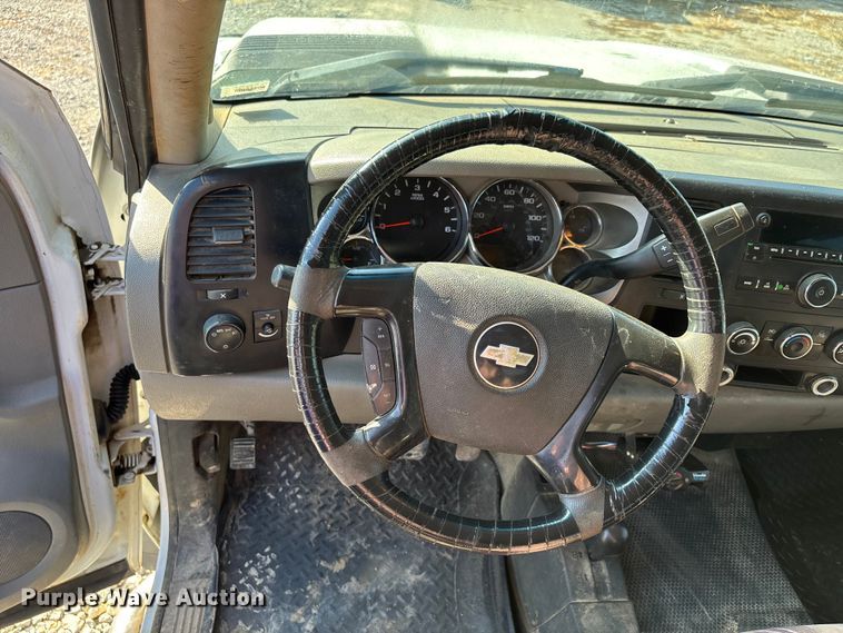 image for item DU1423 2008 Chevrolet Silverado 2500HD Crew Cab pickup truck