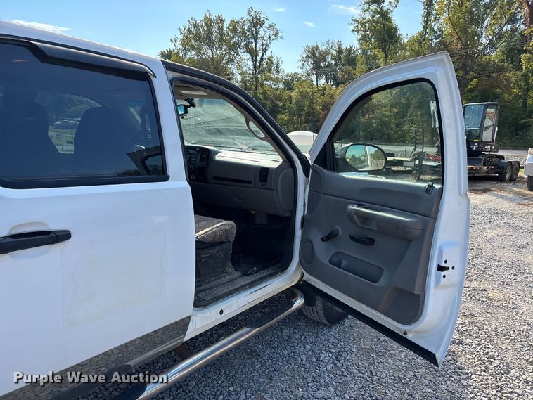 image for item DU1423 2008 Chevrolet Silverado 2500HD Crew Cab pickup truck