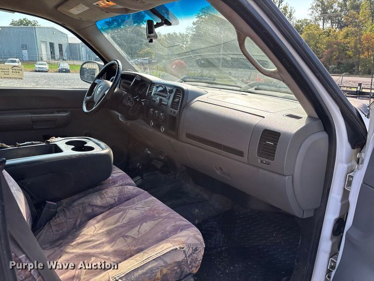 image for item DU1423 2008 Chevrolet Silverado 2500HD Crew Cab pickup truck