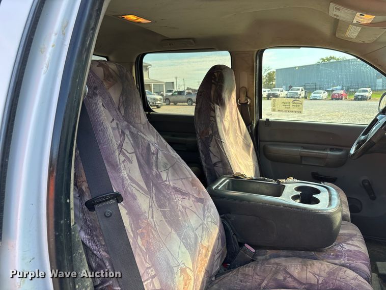 image for item DU1423 2008 Chevrolet Silverado 2500HD Crew Cab pickup truck