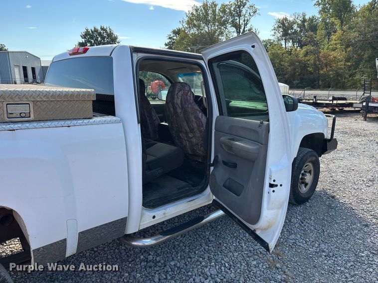 image for item DU1423 2008 Chevrolet Silverado 2500HD Crew Cab pickup truck