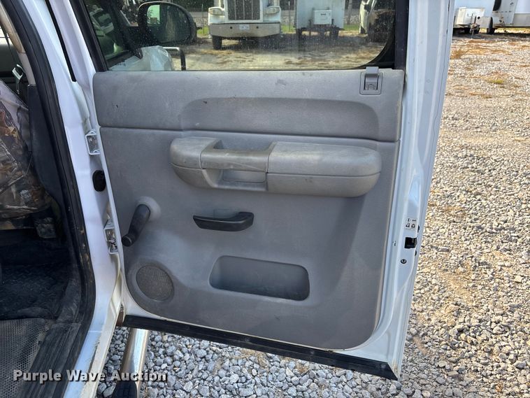 image for item DU1423 2008 Chevrolet Silverado 2500HD Crew Cab pickup truck