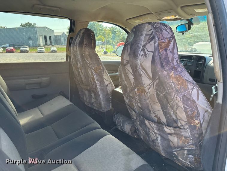 image for item DU1423 2008 Chevrolet Silverado 2500HD Crew Cab pickup truck