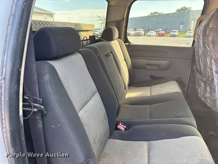 image for item DU1423 2008 Chevrolet Silverado 2500HD Crew Cab pickup truck