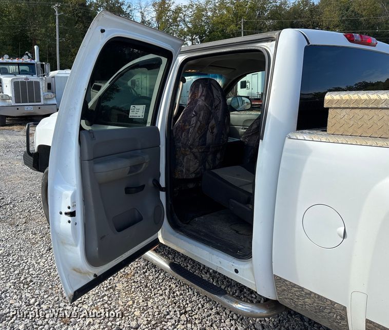 image for item DU1423 2008 Chevrolet Silverado 2500HD Crew Cab pickup truck