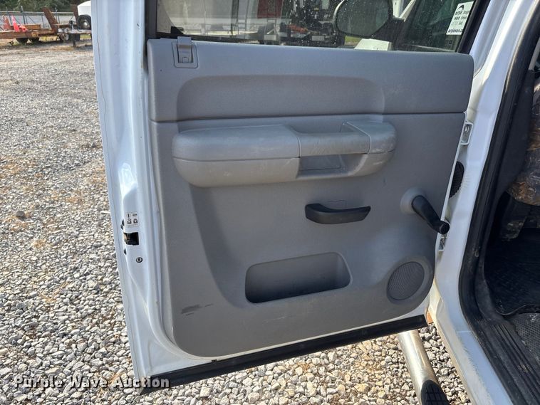 image for item DU1423 2008 Chevrolet Silverado 2500HD Crew Cab pickup truck