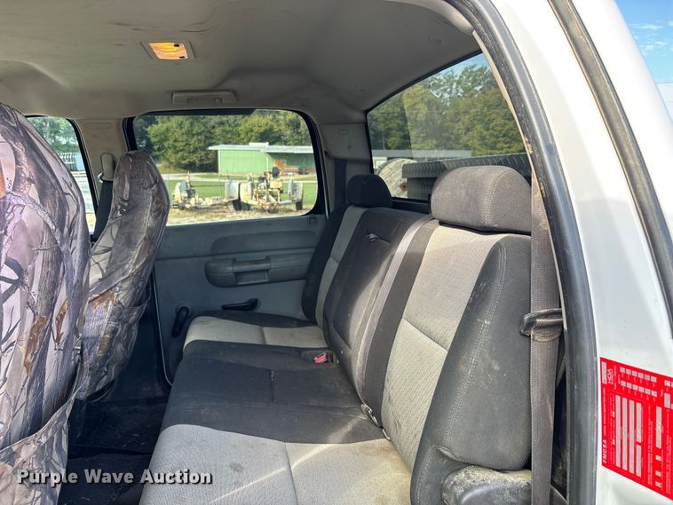 image for item DU1423 2008 Chevrolet Silverado 2500HD Crew Cab pickup truck