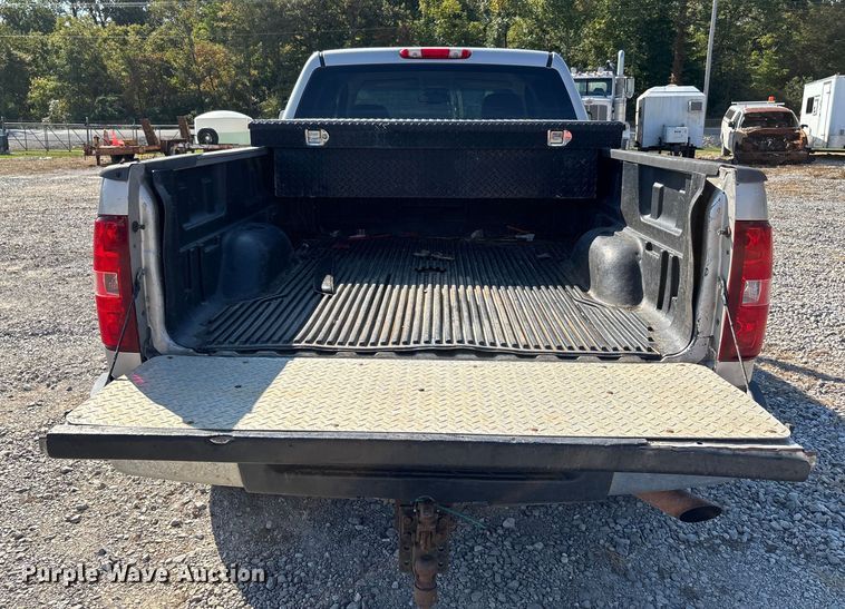image for item DU1424 2007 Chevrolet Silverado 2500HD Crew Cab pickup truck