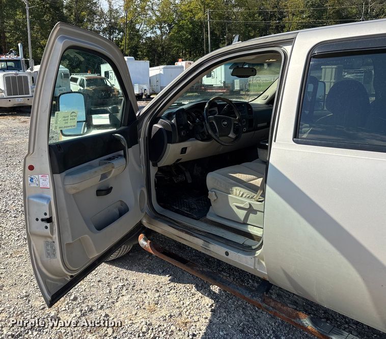 image for item DU1424 2007 Chevrolet Silverado 2500HD Crew Cab pickup truck