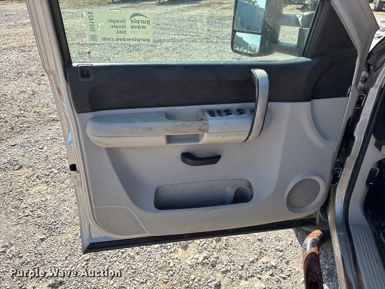 image for item DU1424 2007 Chevrolet Silverado 2500HD Crew Cab pickup truck